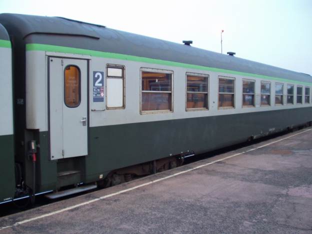 trainUIC_compart1.jpg