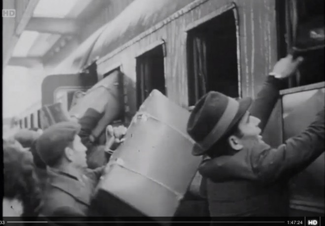 Chargement valises par les fenêtres.jpg