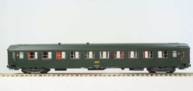 VOITURE-UIC-EpIV-Vert-Logo-jaune-encadre-SNCFREE-VB067.JPG