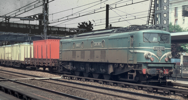 2D2 9110 dif.jpg