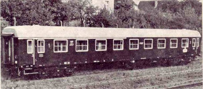 Wagon 1-2 klasy - typ 104Ac - serii ABwxz. Wagony produkowane w ZPM H Cegielski w Poznaniu w latach 1965-1967.jpg