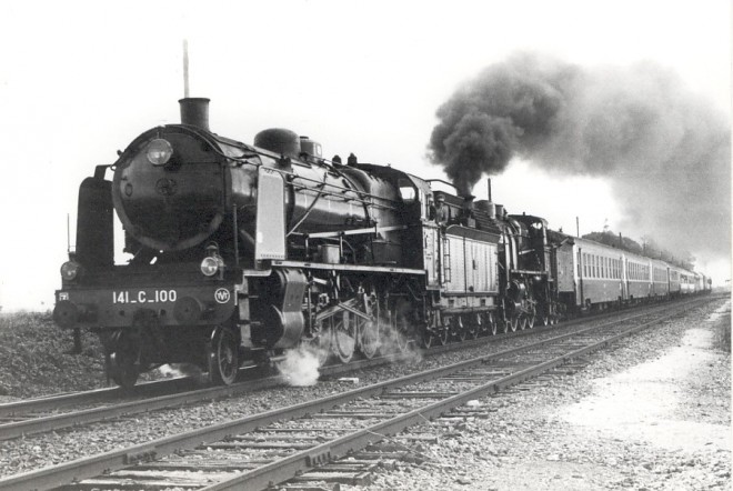 141 C 100 en DT avec 230 G 353 29.9.84 a.jpg