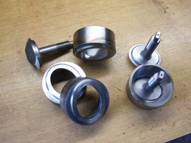 Sautoclaves et leur base à siège inox 2016.jpg