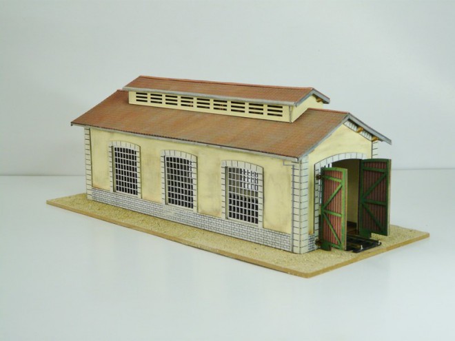 BOIS_MODELISME_Remise_HO_Entrepot_HO_remise_h0_remise_pour_locomotive_entrepot_pour_locomotive_echelle_HO_echelle_187_entrepot_pour_locomotive_echelle_ho_remise_a_locomotive_remise_a_loco_11.JPG