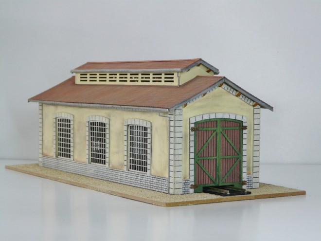 BOIS_MODELISME_Remise_HO_Entrepot_HO_remise_h0_remise_pour_locomotive_entrepot_pour_locomotive_echelle_HO_echelle_187_entrepot_pour_locomotive_echelle_ho_remise_a_locomotive_remise_a_locomoti.JPG
