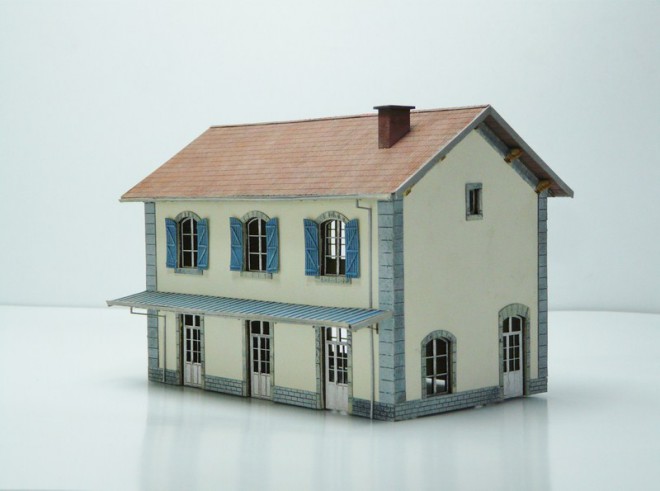 Maquette gare ho, maquette ho , maquette ho train, maquette bois a construire, maquette bois, maquette carton, maquette en bois, maquette bois, 11.JPG