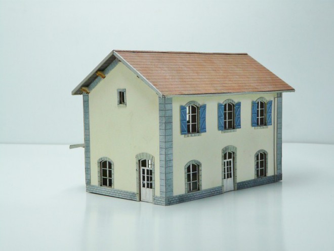 Maquette gare ho, maquette ho , maquette ho train, maquette bois a construire, maquette bois, maquette carton, maquette en bois, maquette bois, 9.JPG
