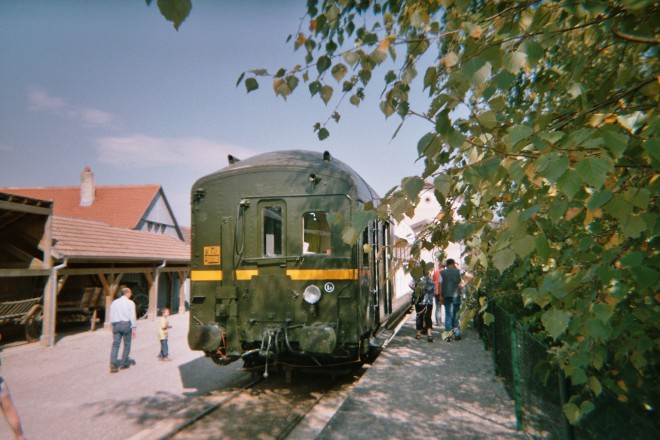 LARGE12-002.JPG